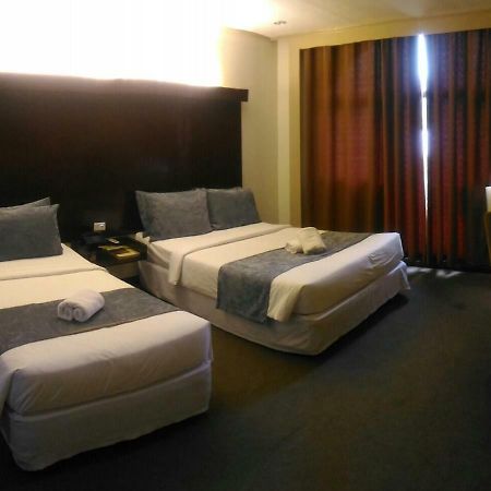 White Knight Hotel Cebu Extérieur photo