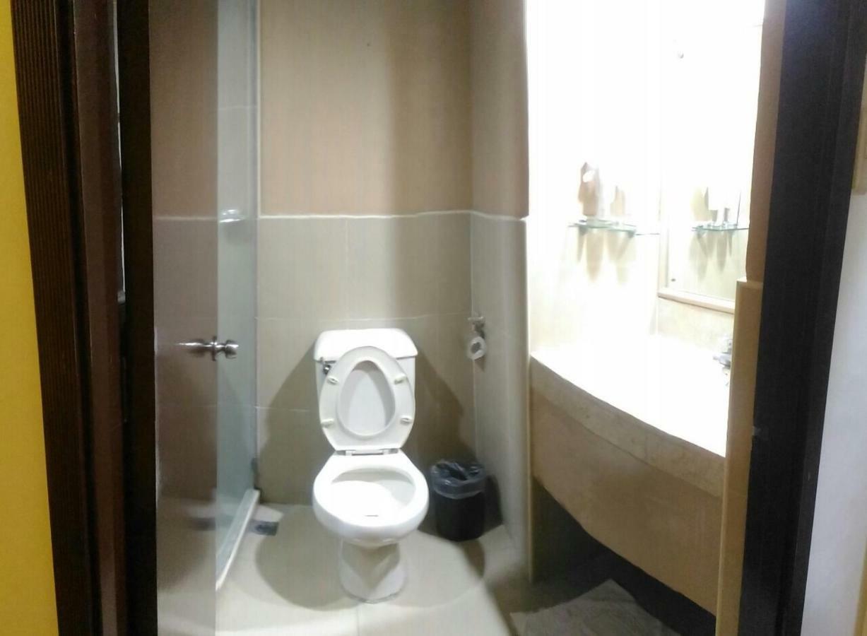 White Knight Hotel Cebu Extérieur photo