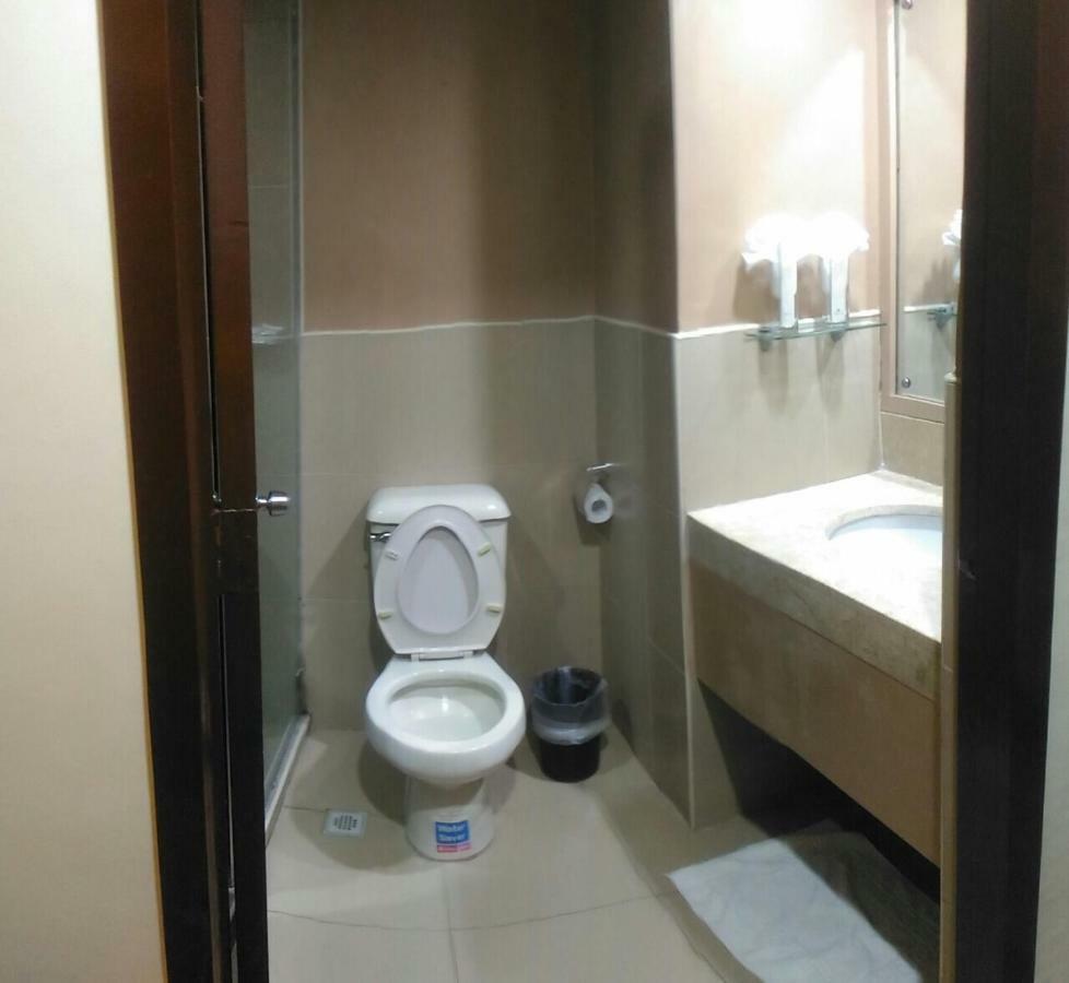 White Knight Hotel Cebu Extérieur photo